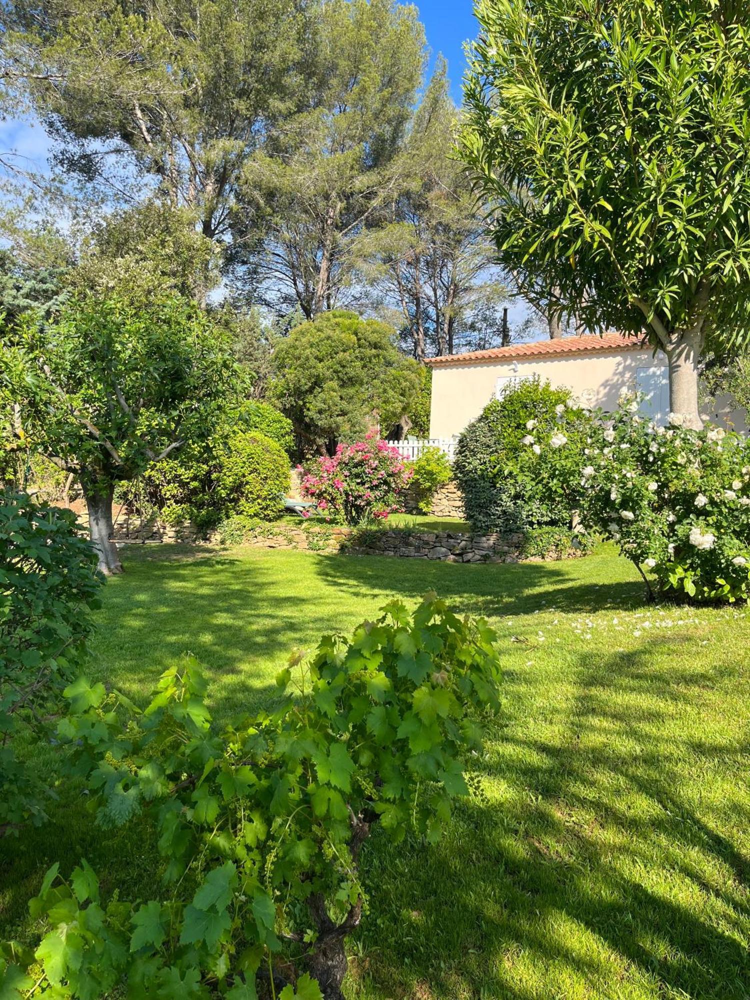 Le Clos Serein Le Beausset Bagian luar foto
